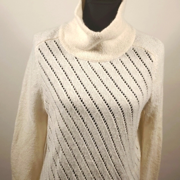 Lou & Grey Soft Cream Turtleneck Sweater Size Medium - Picture 5 of 13
